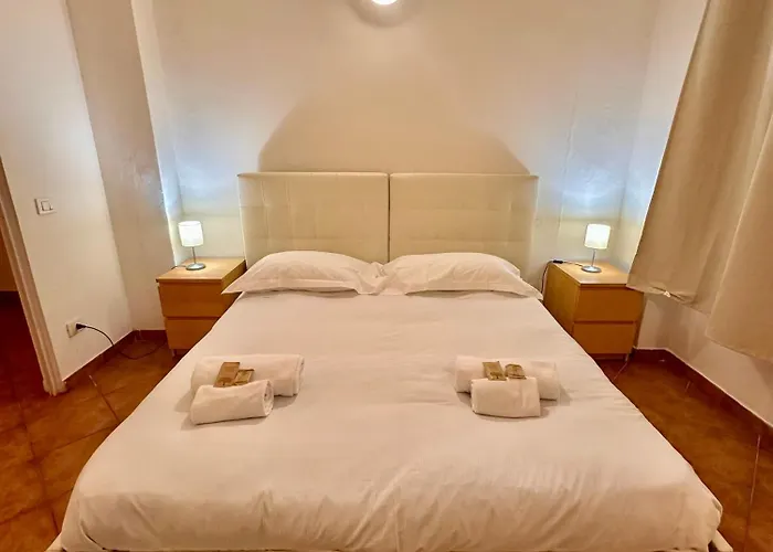 A Due Passi Dall'accademia * Florencie