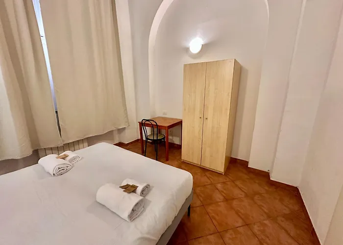 A Due Passi Dall'accademia Florencie