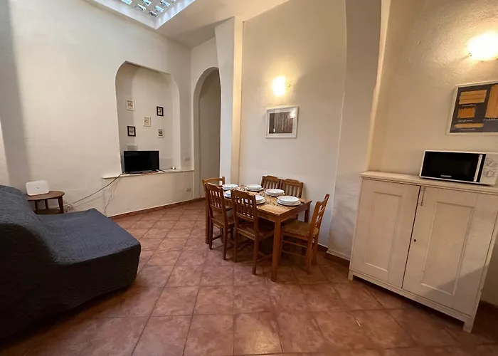 A Due Passi Dall'accademia Florencie