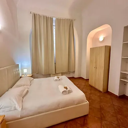 A Due Passi Dall'accademia Apartment *