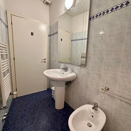 A Due Passi Dall'accademia