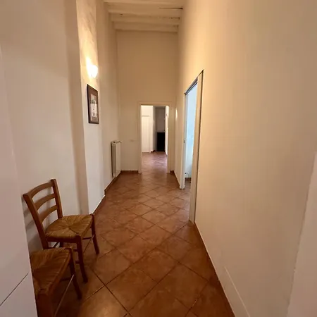 A Due Passi Dall'accademia Apartment