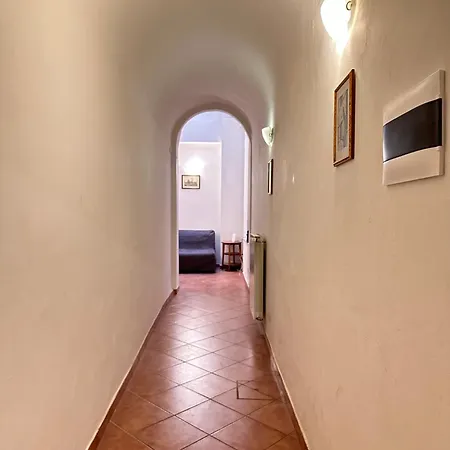 A Due Passi Dall'accademia Apartment *