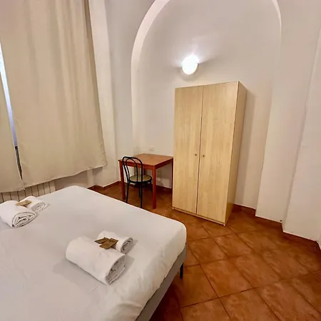 A Due Passi Dall'accademia Florenz