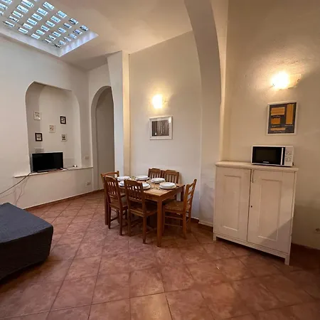 A Due Passi Dall'accademia Apartment Florenz