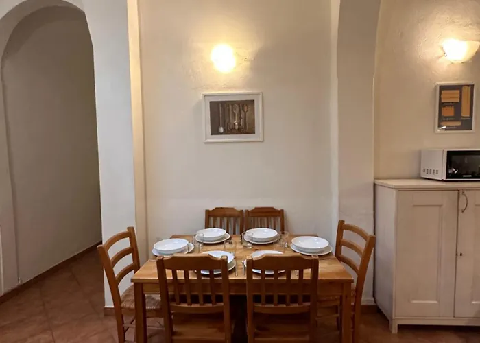 A Due Passi Dall'accademia *